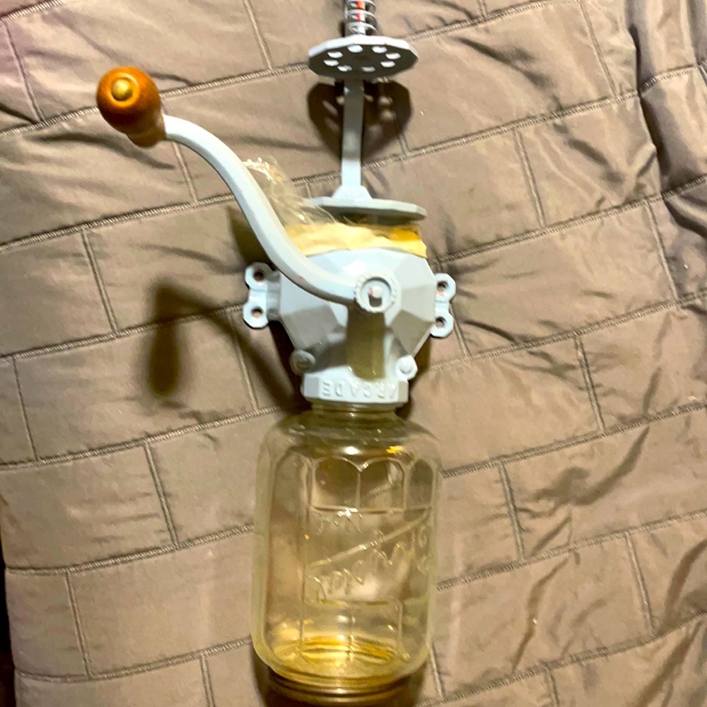 Arcade Cryatal coffee grinder 1900